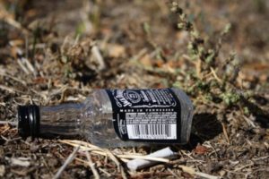 jack_daniels_bottle_on_ground-600x400